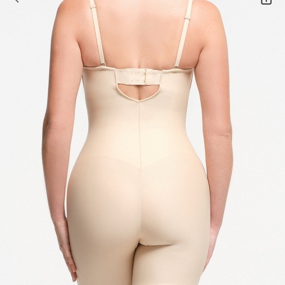 Skims Body Underwire Mid Thigh Bodysuit - Picture 4 of 7